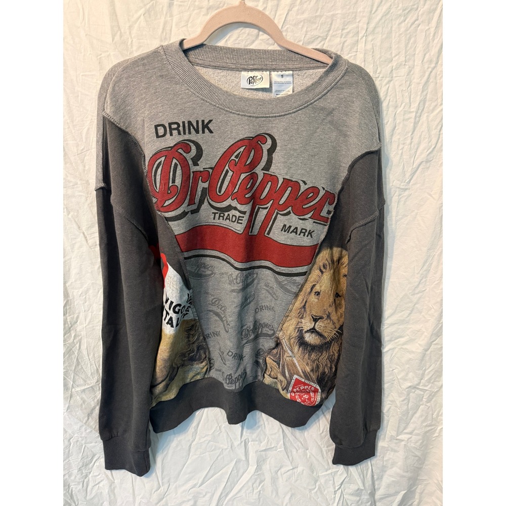 Dr Pepper Graphic Sweatshirt Mens Small Grey Colorblock Lion Logo Pullover NEW